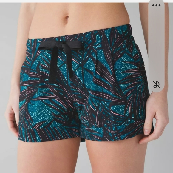 Lululemon spring break away shorts size 6 - Picture 3 of 7